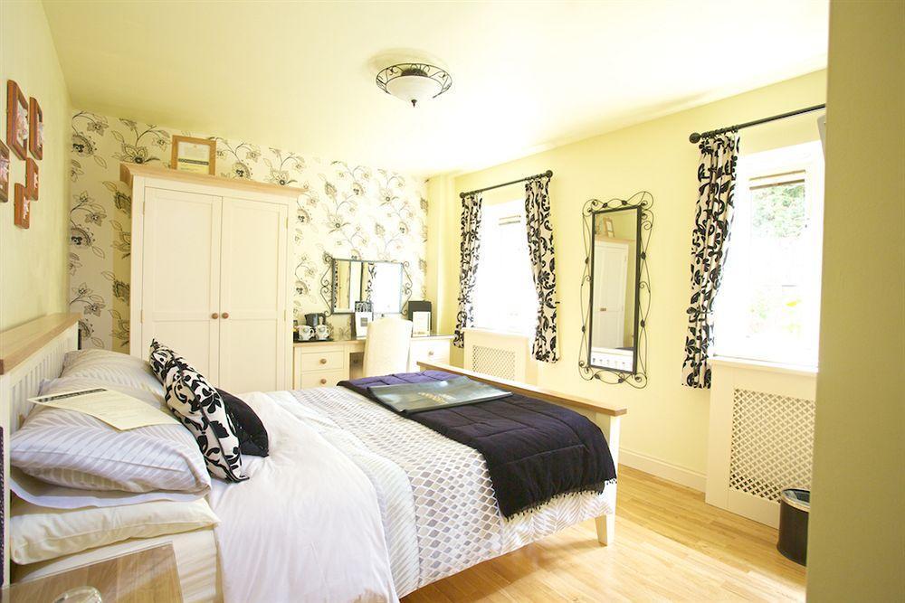 Silverstone Guest House Eksteriør billede